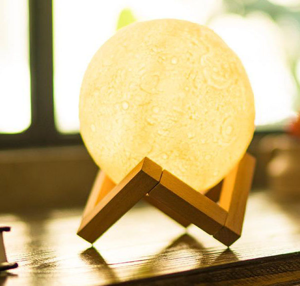 lampa-u-obliku-meseca-6